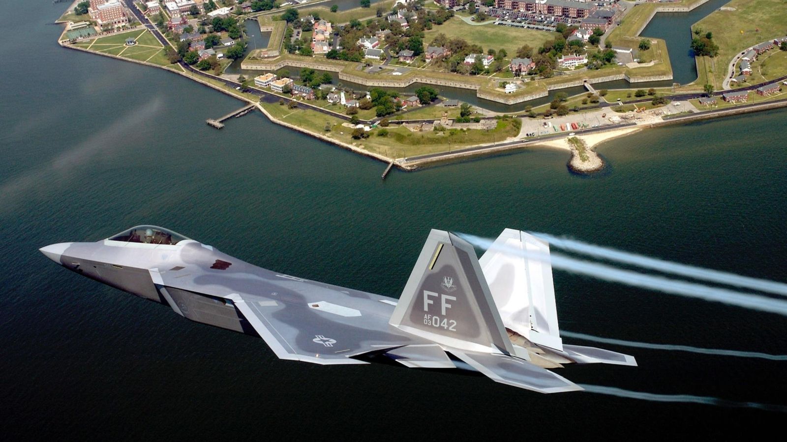 Đặc điểm kỹ thuật của máy bay Lockheed Martin F-22 Raptor