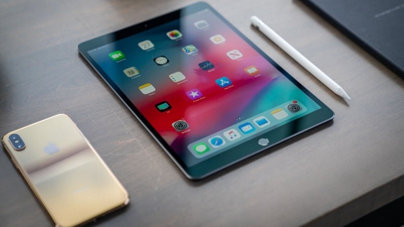 Đọc báo, cày game, xem phim – iPad và điện thoại, nên chọn cái nào đây?