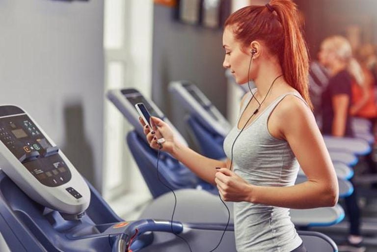 Tập thể dục lúc đói có đốt mỡ tốt hơn không? Sự thật bạn cần biết!